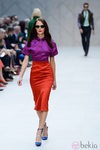 Mezclas explosivas de color en el desfile de burberry primvera/verano 2013