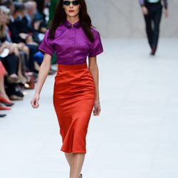 Mezclas explosivas de color en el desfile de burberry primvera/verano 2013