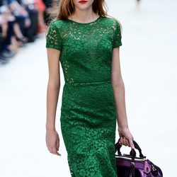 Vestido verde de encaje crochet de Burberry primavera/verano 2013