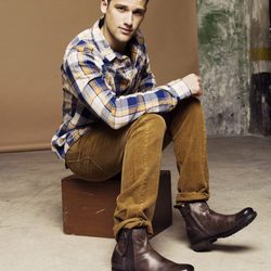 Arthur Sales posa con botas en la nueva campana de Xti otoño/invierno 2012/2013