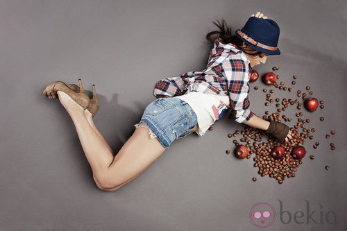 Elisa Mouliaá posa para el otoño/invierno 2012/2013 de Refresh