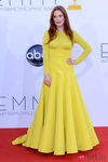 Julianne Moore con un diseño amarillo de Dior de Alta Costura en los Emmy 2012