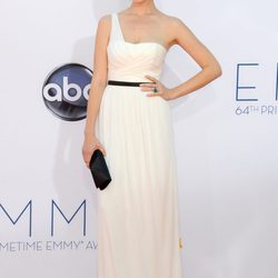 Jessica Pare con un vestido blanco de corte griego de Jason Wu en los Emmy 2012