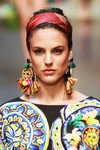 Complementos XXL en el desfile de Dolce & Gabbana en la Semana de la Moda de milán primavera/verano 2013