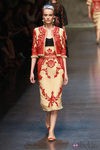 Conjunto de chaqueta y falda tapiz de Dolce & Gabbana en la Semana de la Moda de Milán primavera/verano 2013