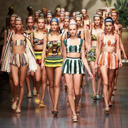 Cortes mínimos y mucho color en el desfile de Dolce & Gabbana primavera/verano 2013