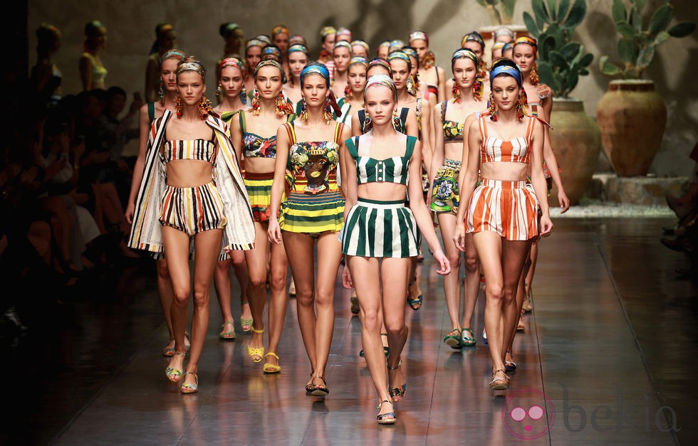 Cortes mínimos y mucho color en el desfile de Dolce & Gabbana primavera/verano 2013