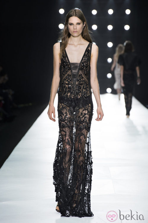 Vestido negro de encaje de Roberto Cavalli en la Semana de la Moda de Milán primavera/verano 2013
