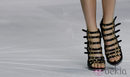 Sandalias con múltiples hebillas de Roberto Cavalli en la Semana de la Moda de Milán pirmavera/verano 2013
