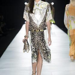 Detalles de animal pirnt en el desfiel de Roberto Cavalli en la Semana de la Moda de Milán primavera/verano 2013