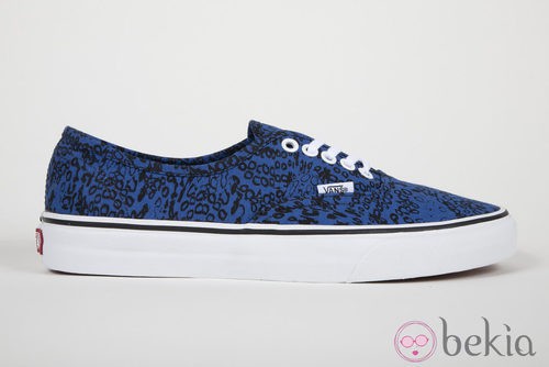 Zapatilla azul con estampado de la colección Vans x Kenzo parte III