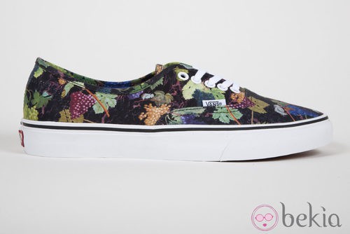 Zapatilla con estmapado de uvas de la colección Vans x Kenzo parte III