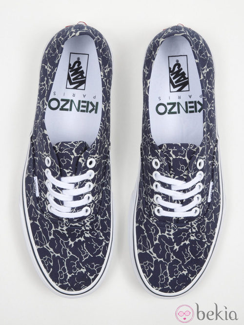 Zapatillas azules con estampado de flores de la colección Vans x Kenzo parte II