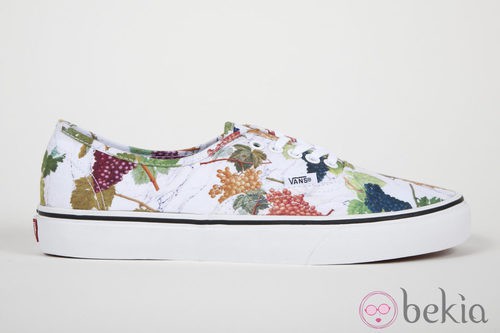 Zapatillas blancas con estampado de uvas de la colección Vans x Kenzo parte III