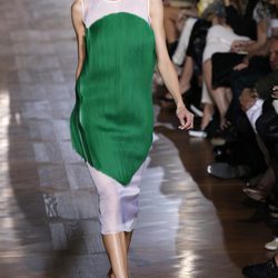 Manchas de color en el desfile de Stella McCartney en la Semana de la Moda de París primavera/verano 2013