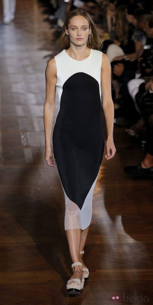 Vestido blanco y negro de Stella McCartney primavera/verano 2013