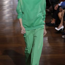 Conjunto de corte masculino en color verde de Stela McCartney primavera/verano 2013