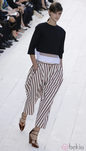 Top negro y pantalones a rayas de Chloé primavera/verano 2013
