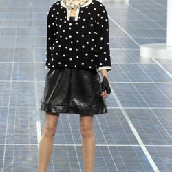 Las perlas protagonizan el desfile de Chanel en la Semana de la Moda de París primavera/verano 2013