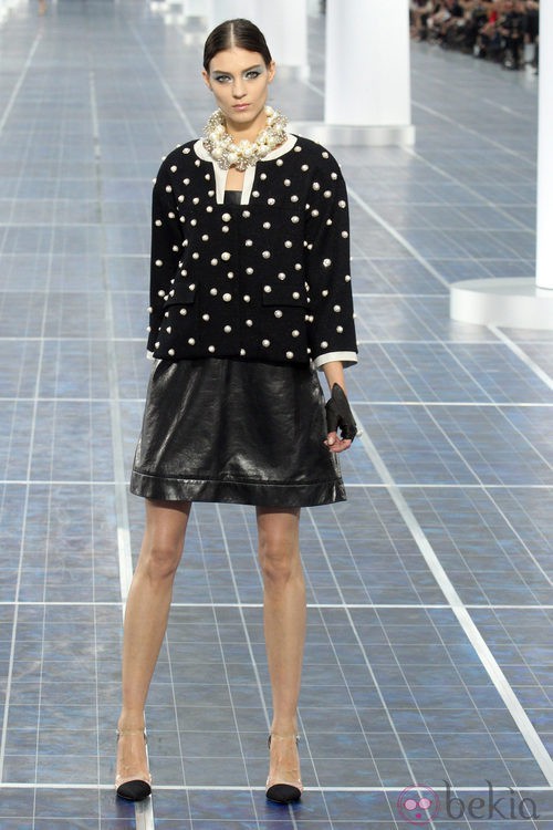 Las perlas protagonizan el desfile de Chanel en la Semana de la Moda de París primavera/verano 2013