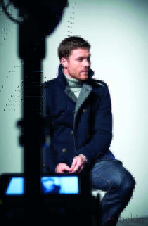 Xabi Alonso con chaqueta de botonadura cruzada de la colección 'Black' de Emidio Tucci