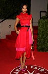 Zoe Saldana, color block con capas