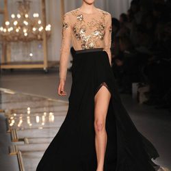 Traje de noche con amplio corte lateral de Jason Wu