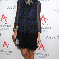 Olivia Palermo con vestido de mangas transparentes