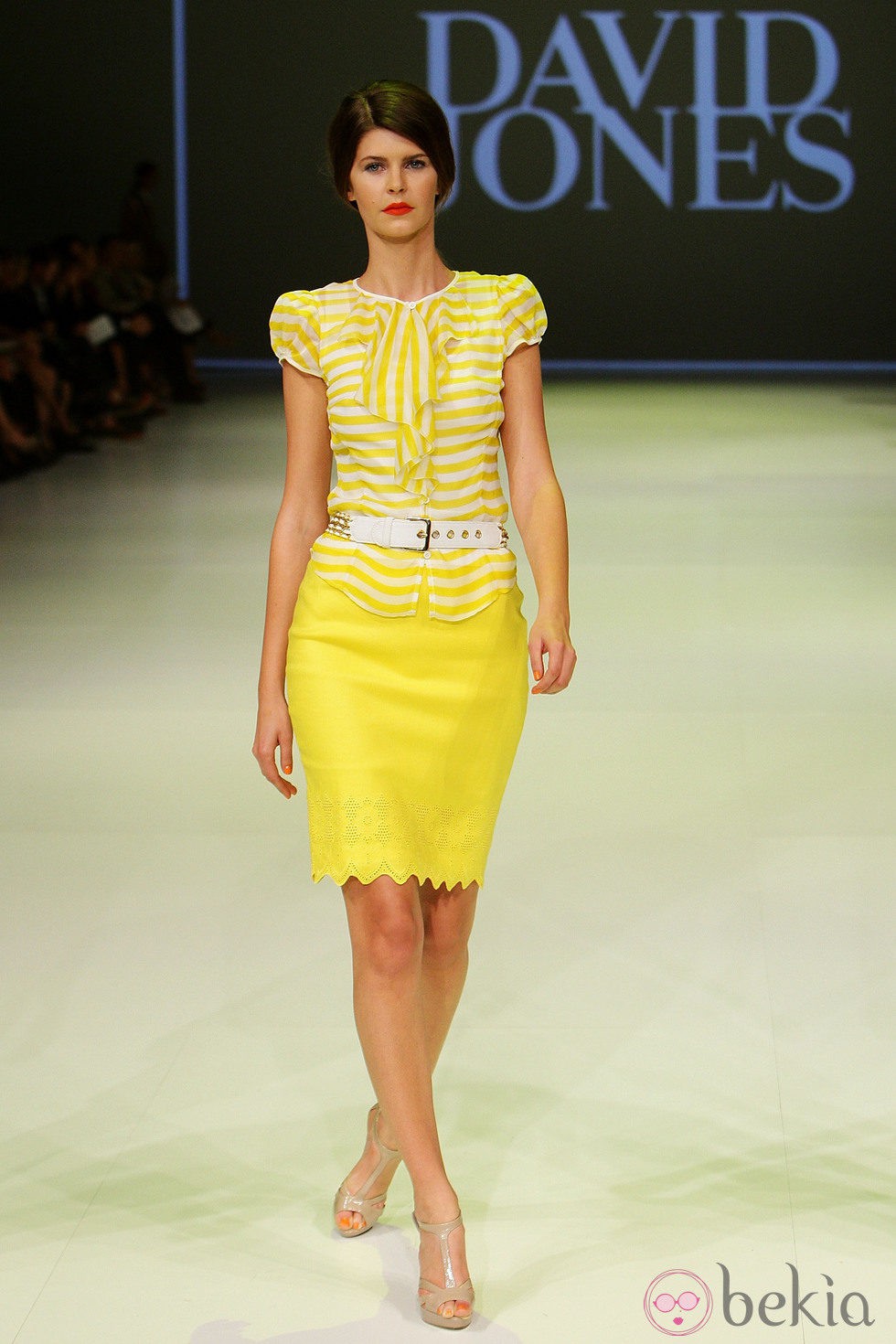 Camisa y falda amarillas de David Jones