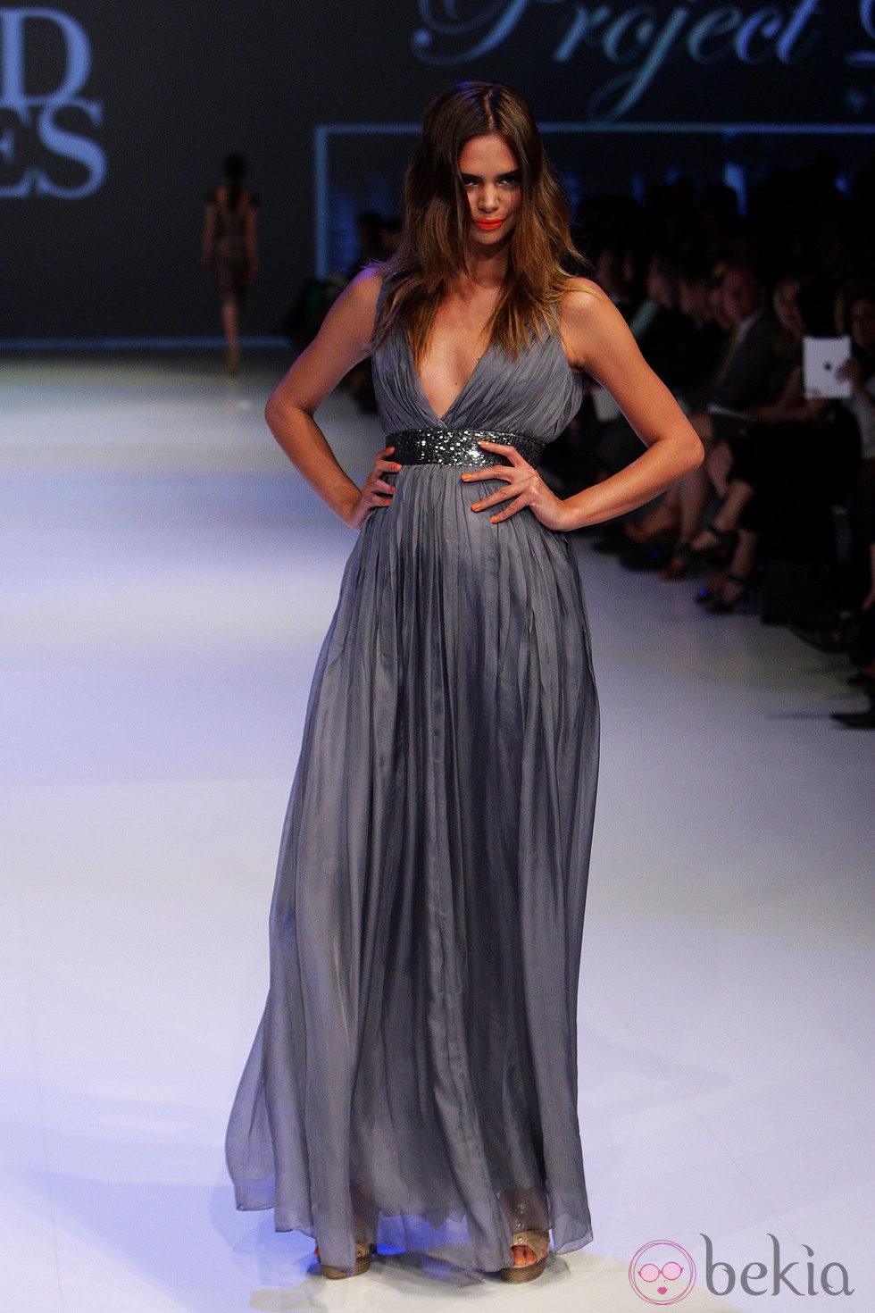 Traje de noche gris de David Jones