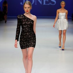 Vestido corto de encaje de David Jones