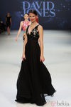 Traje de noche con escote pico de David Jones