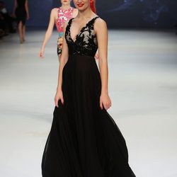 Traje de noche con escote pico de David Jones