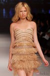 Traje de noche con pedrería de David Jones