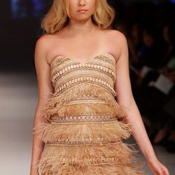 Traje de noche con pedrería de David Jones