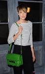 Agyness Deyn con bolso verde
