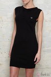 Vestido negro de Amy Winehouse para Fred Perry