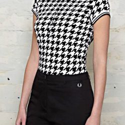 Polo de pata de gallo de Amy Winehouse para Fred Perry