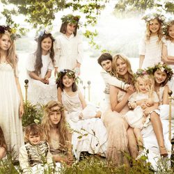 Kate Moss y sus damas de honor en Vogue