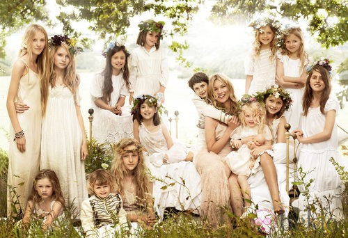 Kate Moss y sus damas de honor en Vogue
