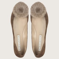 Bailarinas de ante y visón de Pura López, colección otoño/invierno 2011