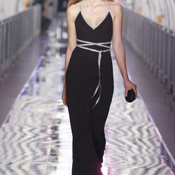 Vestido con escote de pedrería de Mango