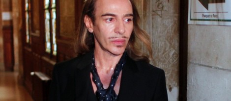 John Galliano sale del juzgado