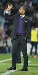 Guardiola combina jersey y traje en días fríos