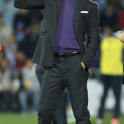 Guardiola combina jersey y traje en días fríos