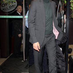 Guardiola con jersey de cuello alto