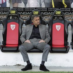 Mourinho en el banquillo