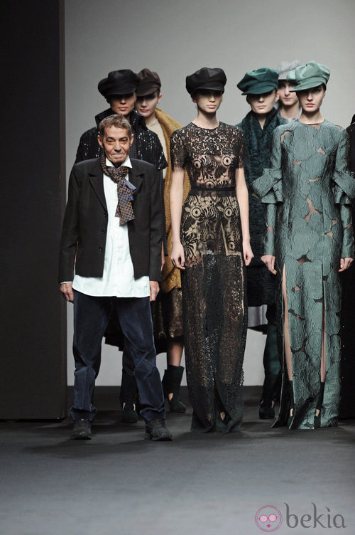 Jesús del Pozo tras el desfile otoño/invierno 2011