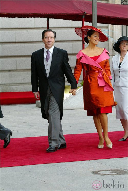 Lola Carretero, mujer de Iñaki Gabilondo, vestida de Jesús del Pozo
