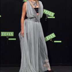 Ana Fernández vestida de Jesús del Pozo en los premios Telva